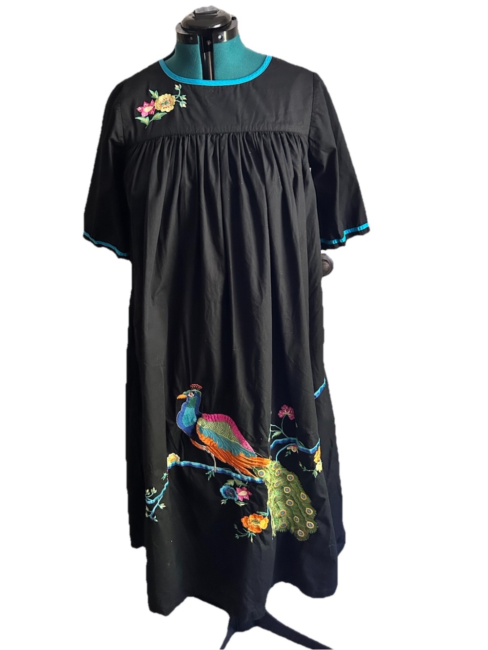 Smithsonian Peacock Embroidered Cotton Dress M